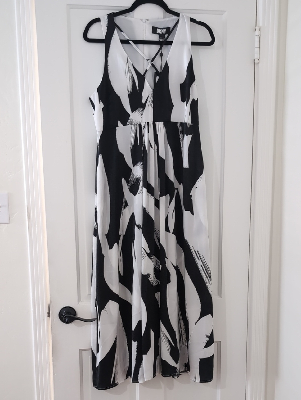 Brand new DKNY Black & White Brushstroke V Neck Maxi Dress